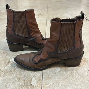 Coconut by Matisse Brown Ankle Boots size 7.5